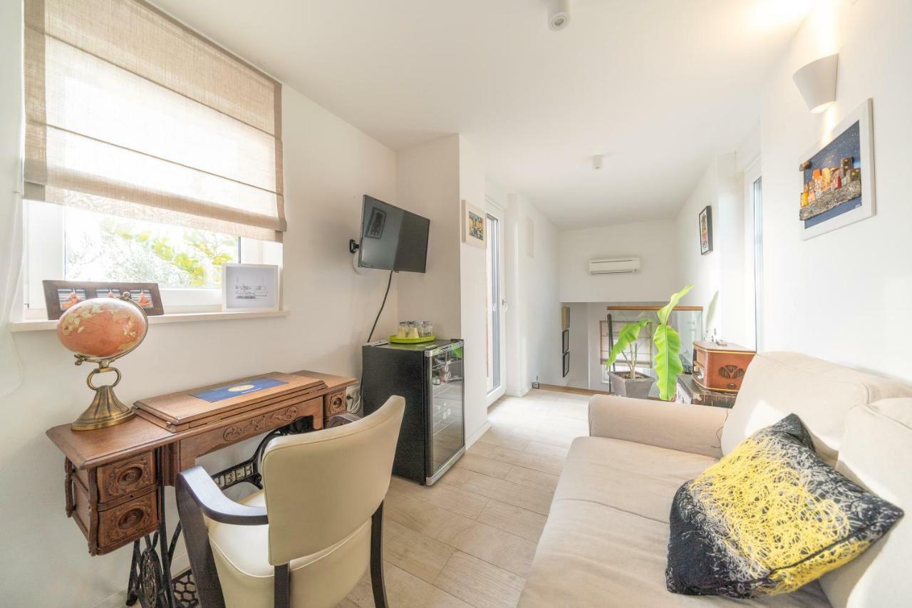 Garden Terrace Apartment *